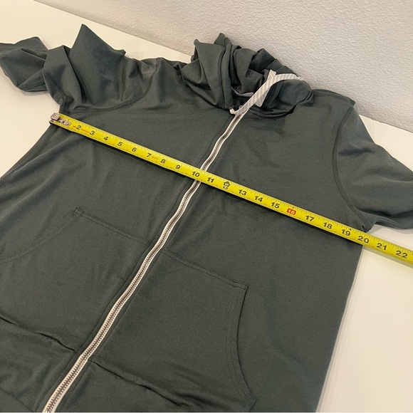 Vuori Halo performance hoodie olive green Sz L - Picture 6 of 8